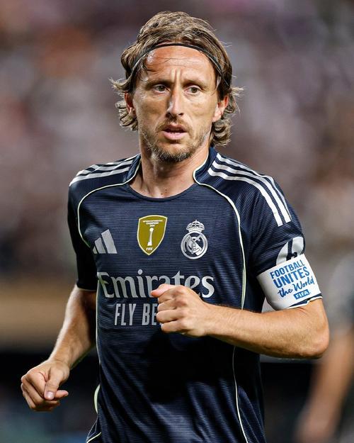 记者：纽卡要求谢什科48小时内答复，不打算拖到本周后半段